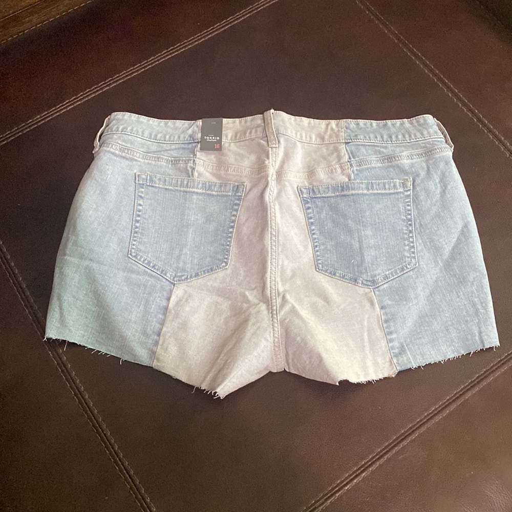 Torrid - Picture 2 of 5